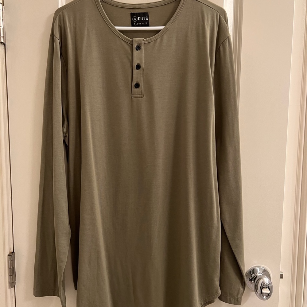 Cuts Clothing Long Sleeve AO Henley Elongated T-Shirt, Size XXL, in Olive
